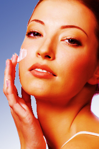 Woman Applying Lanicare™ Light Blend™ Lanolin Skin Care Serum to Face